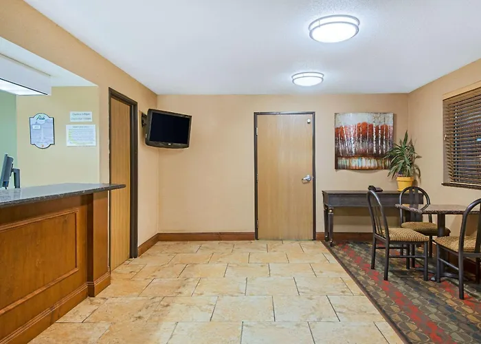 Super 8 By Wyndham Ripley