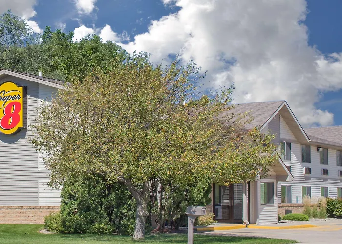 Super 8 By Wyndham Independence Ia