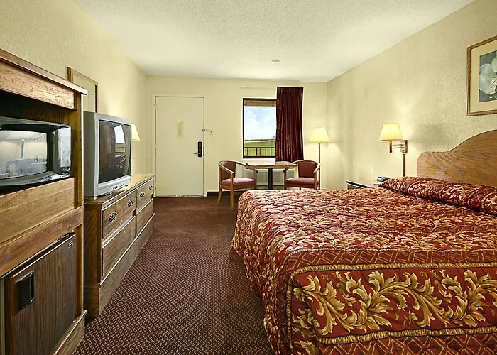Super 8 By Wyndham Rayville
