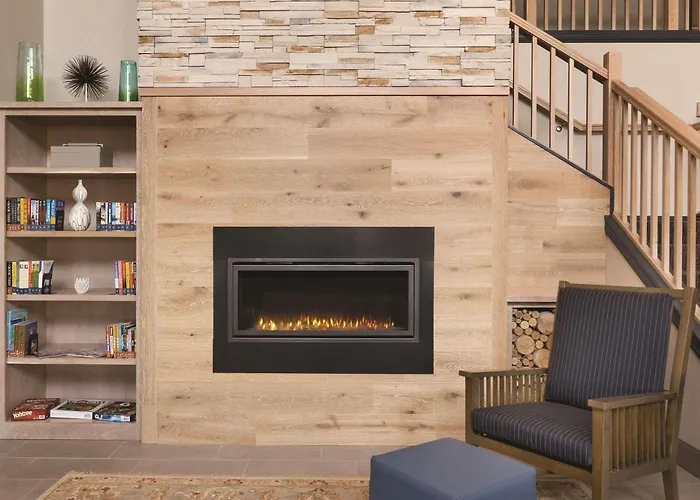 Country Inn & Suites By Radisson, Detroit Lakes