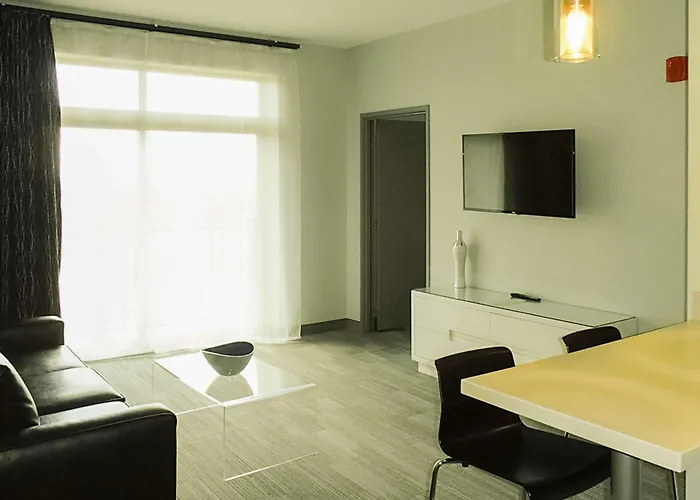 Garland Hotel