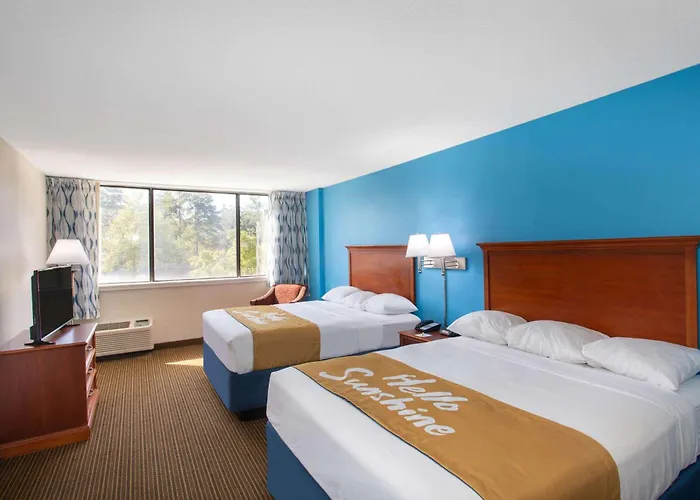Days Inn & Suites By Wyndham Tallahassee Conf Center I-10