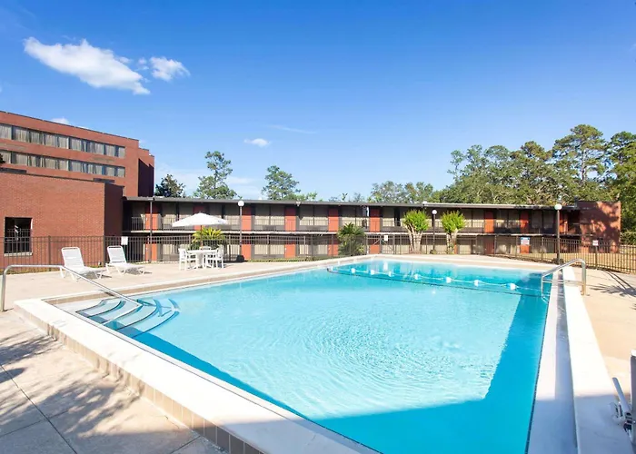 Days Inn & Suites By Wyndham Tallahassee Conf Center I-10