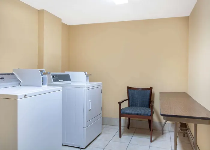 Days Inn By Wyndham Clinton - Laurens I-26