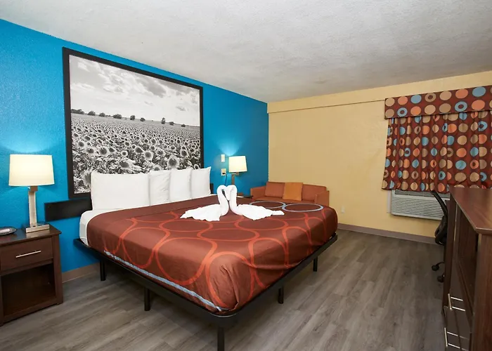 Super 8 By Wyndham Wichita Airport West Kellogg