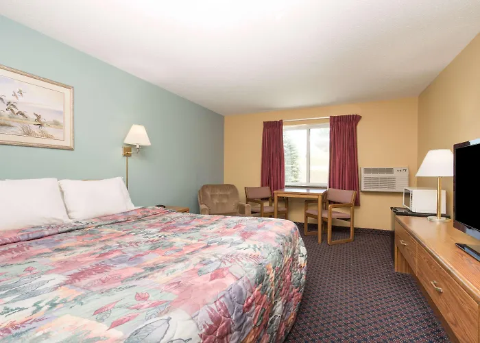 Super 8 By Wyndham Fergus Falls