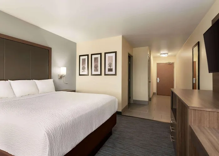 Best Western Plus Paper Valley Hotel