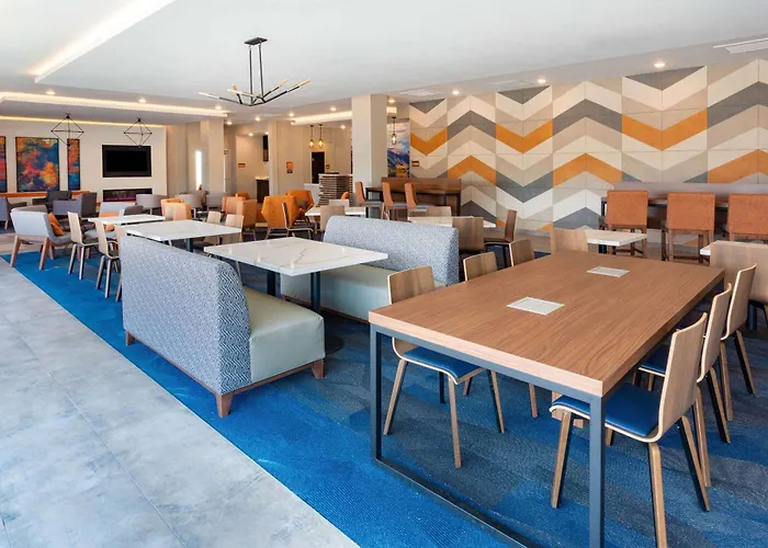 La Quinta Inn & Suites Limon By Wyndham