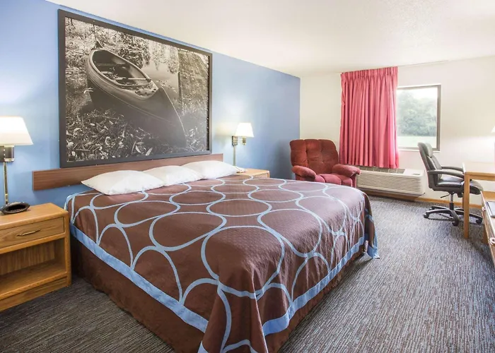 Super 8 By Wyndham Monmouth Il