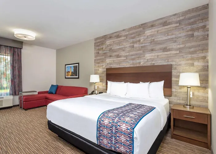 La Quinta Inn And Suites By Wyndham Bloomington