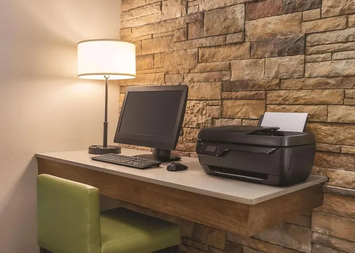 Country Inn & Suites By Radisson, Buffalo, Mn