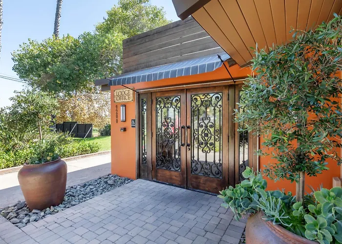 Carlton Oaks Lodge, An Ascend Collection Hotel