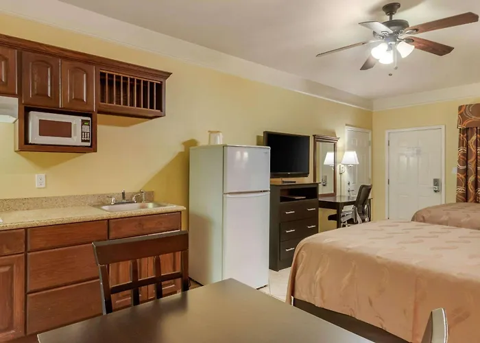 Quality Inn & Suites At The Outlets Mercedes-Weslaco