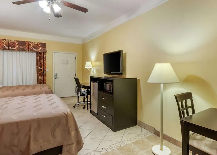 Quality Inn & Suites At The Outlets Mercedes-Weslaco