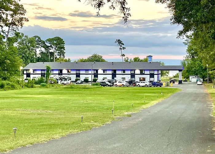 Rodeway Inn & Suites