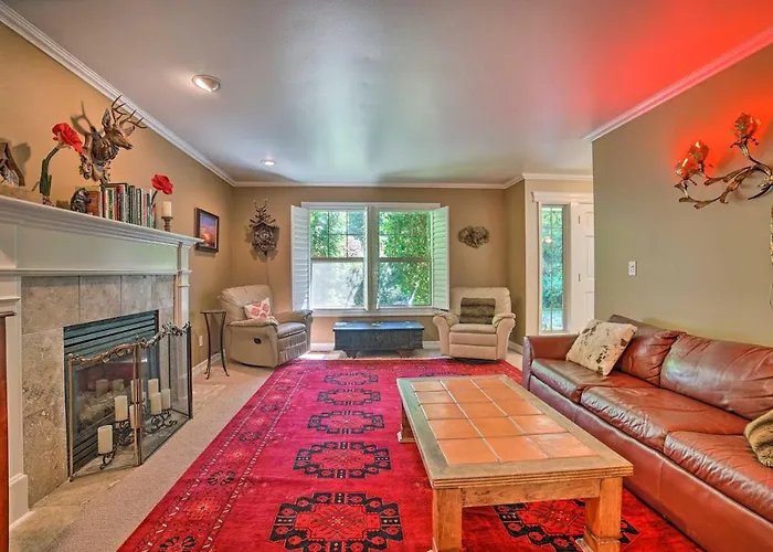Beautiful Wine Country Home W/ Hot Tub & Lake View