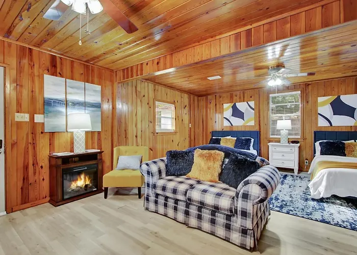 Lake Haven Cottage With Game Room, Swim Dock And Boat