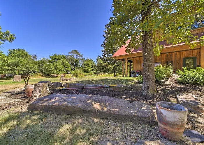 Falling Water Chalet Upper Unit: Near Bike Trails!