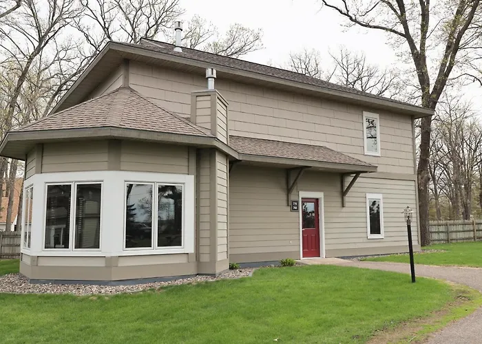 Lakeside Gull Lake Condo, Playground, Firepit, Boat Rentals