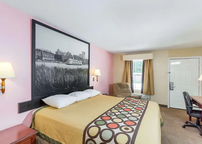 Super 8 By Wyndham Statesboro