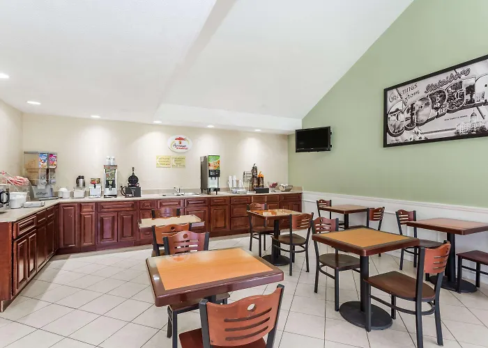 Super 8 By Wyndham Statesboro