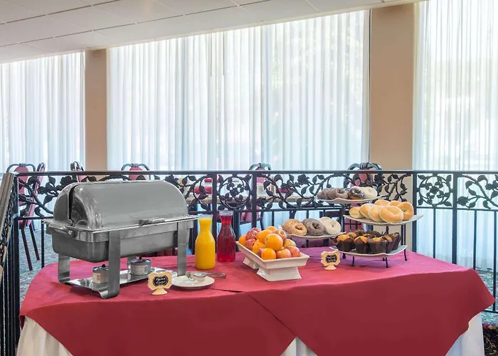 Ramada By Wyndham Cumberland Downtown