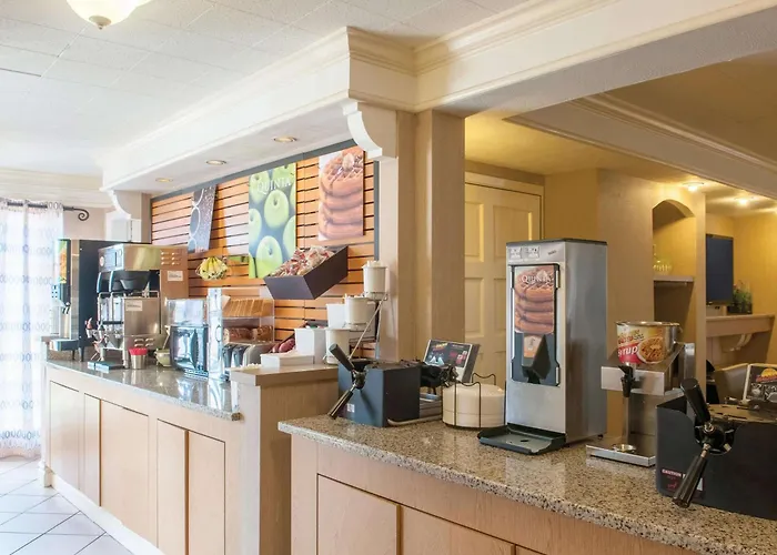 La Quinta Inn By Wyndham New Orleans Veterans / Metairie