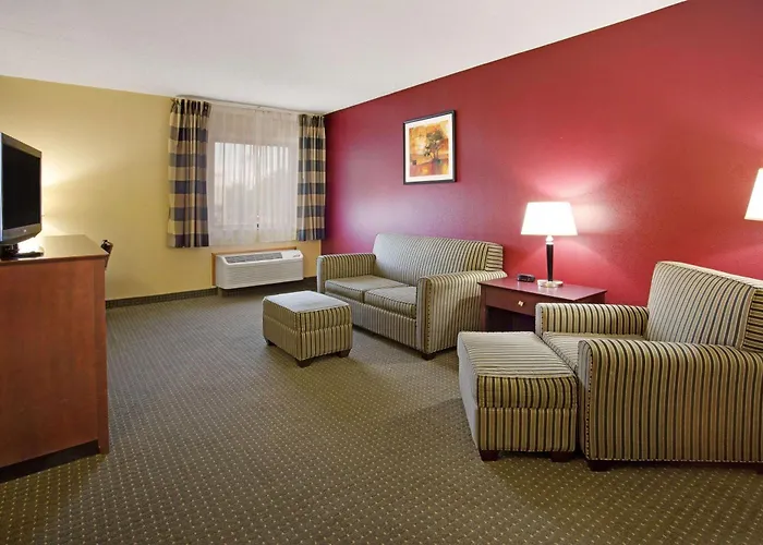 Ramada By Wyndham Bettendorf