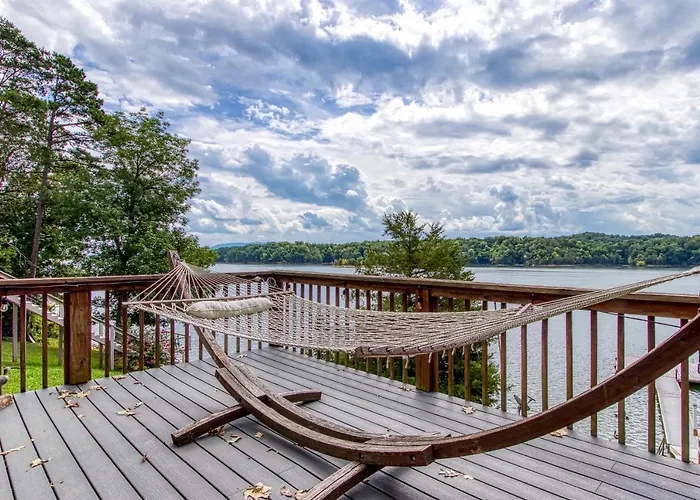 Live Luv Lake, Hot Tub, Private Boat Dock, Wifi,560 Free Tickets Each Paid Day