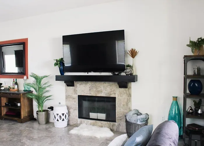 Entire Bungalow W/ Private Pool Near Palm Springs!