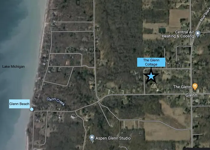 The Charming Glenn Cottage! Walk To Lake Michigan!