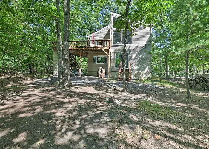 Fire Pit & Grill: Lakefront Poconos Cottage!