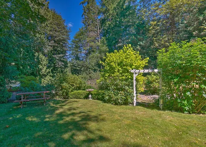 Beautiful Wine Country Home W/ Hot Tub & Lake View