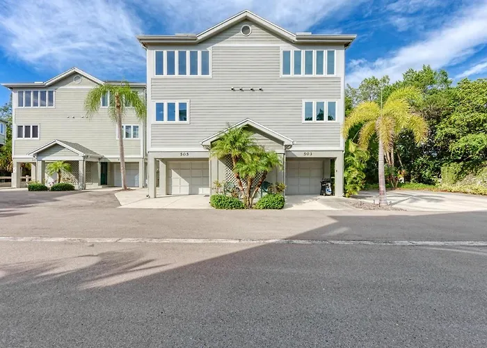 Longboat Key Cedars Beach House-Pet Friendly-2 Minute To The Beach