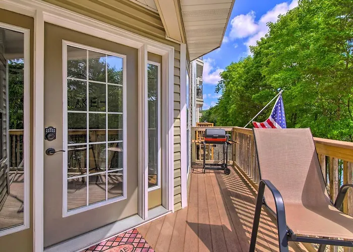 Bright Ozarks Condo W/ Balcony & Lake Views!