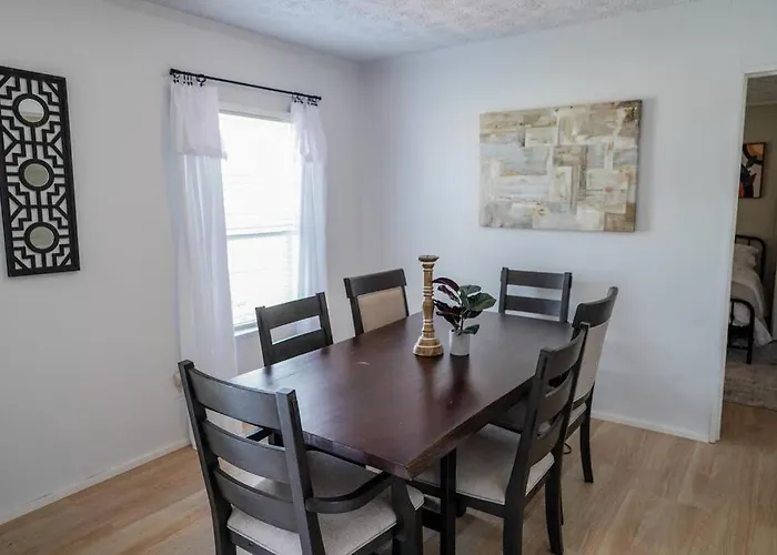 The Cozy Retreat - 3Br - Sleeps 7 - Near Greenville
