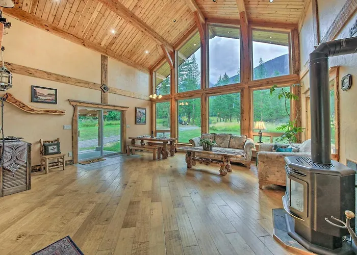 Private Deck & Mtn Views: Family Getaway In Eureka