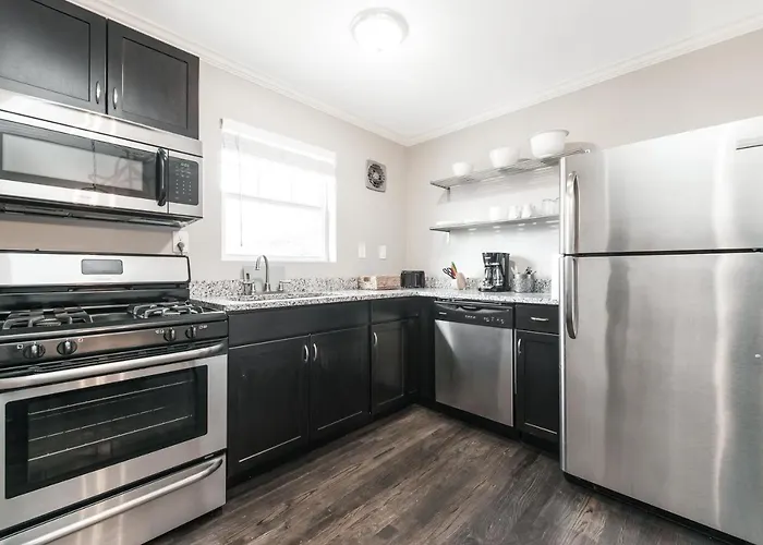 Stylish Onebedroom In Popular Virginia Highland 3Miles To Mercedes Benz Stadium