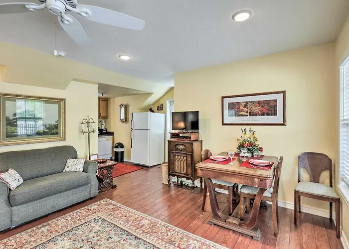 Studio In College Station W/ Expansive Deck!
