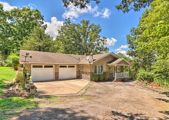 Norfolk Lake Adventure Base! 3 Mi To Water, Deck