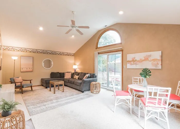 Serene Single Story, Grill, Fire Pit, Fenced Yard And Pet Friendly Stay