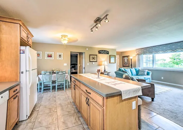Bloomington Family Home - Private Deck & Yard