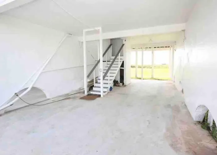 Beachfront Retreat! 3 Steps To Walkover!