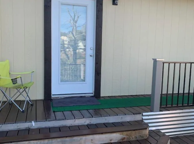 Cozy Guesthouse With View From Large Deck