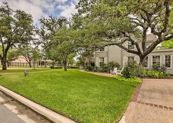 < 1 Mi To Kyle Field: Cozy Studio W/ Outdoor Space