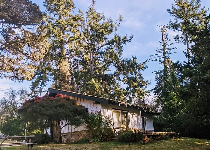 The Andiron Seaside Inn & Cabins