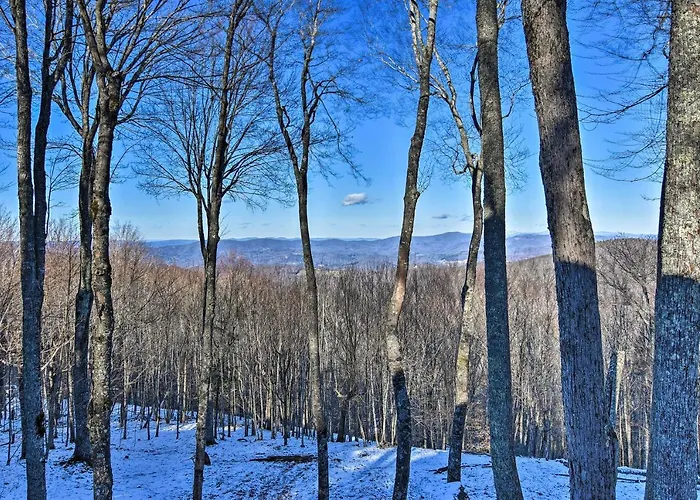 Hot Tub & Scenic Views: Beech Mountain Retreat