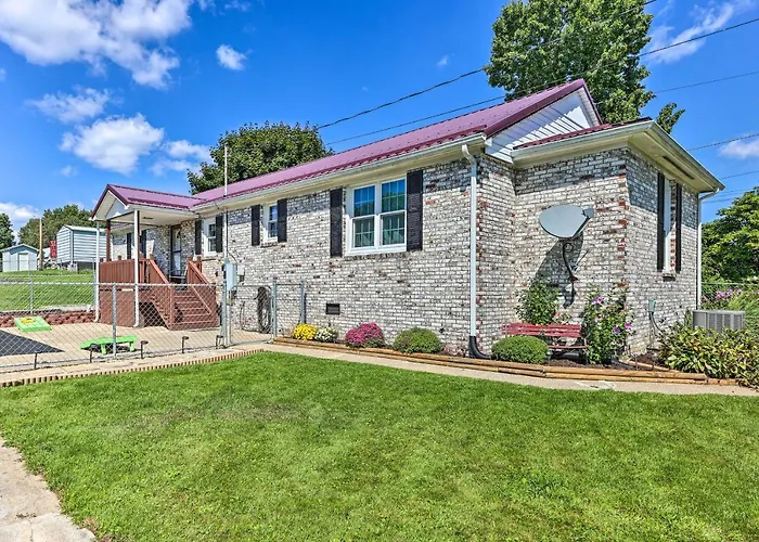 Family-Friendly Sanctuary: Bbq, Patio & Yard