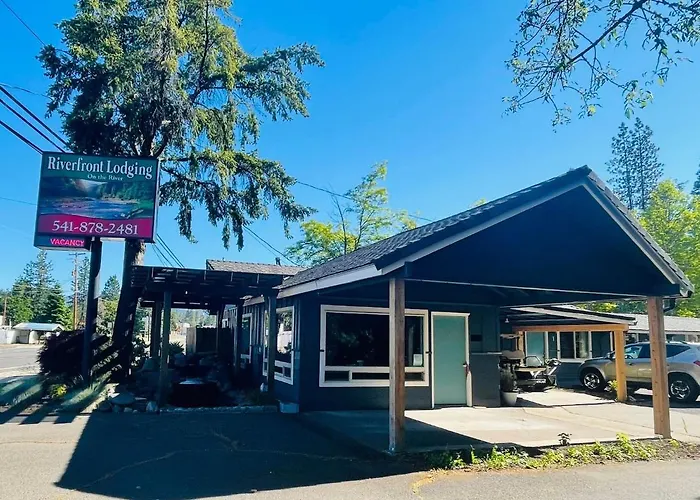 Riverfront Lodging