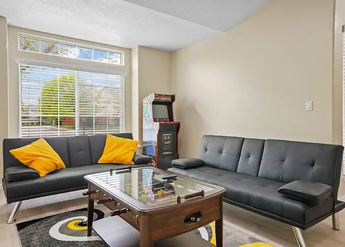 Remodeled, Charming Retreat On The City'S Doorstep